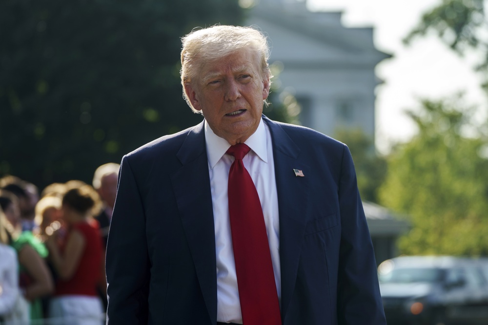 Acusado de tentar assassinar Trump em 2024 é declarado culpado e tenta enfiar caneta no pescoço após veredicto