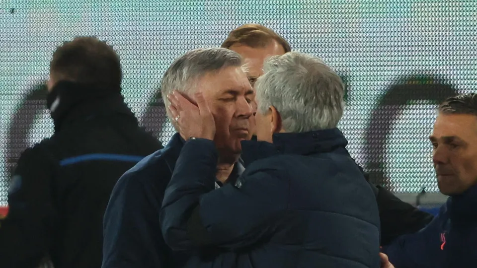 Ancelotti expõe pressão de Abramovich: “Meu problema foi Mourinho”