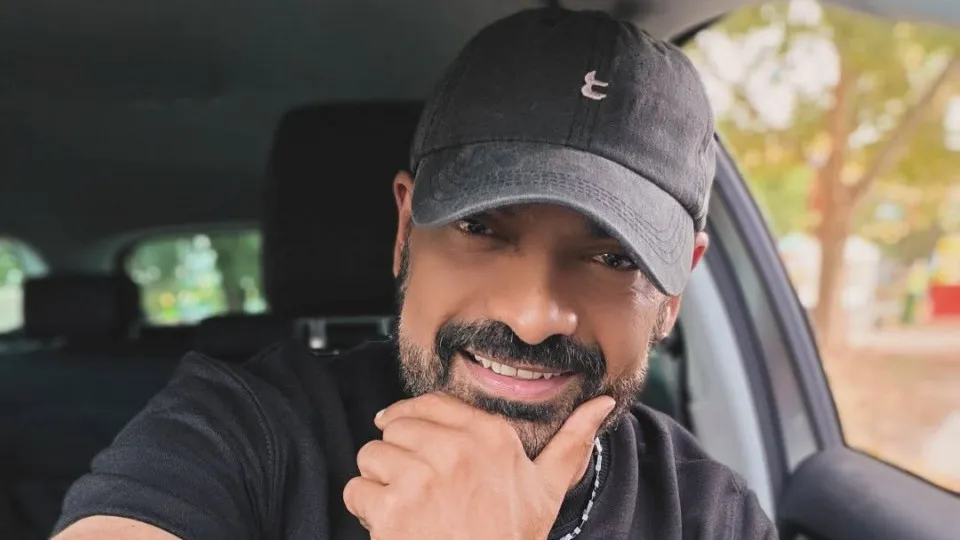 Cantor é internado em estado grave após sofrer infarto durante show