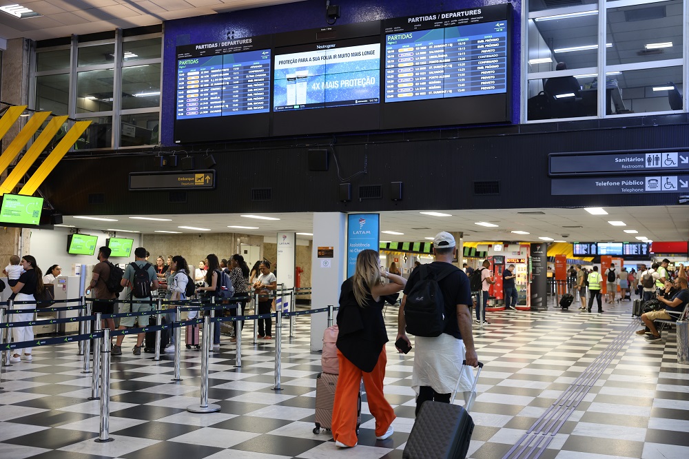 Congonhas tem voos cancelados por causa de fechamento de aeroporto no Rio