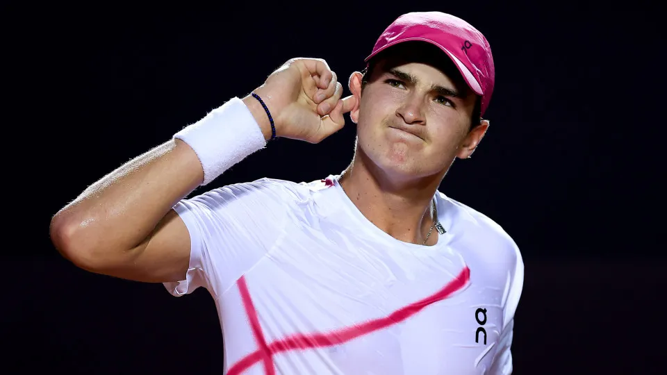 Fonseca tieta Federer, vibra com Agassi e encanta Rafter em semana de aprendizado