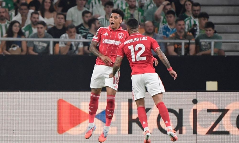 Igor Jesus e Antony se destacaram em confronto direto pela Liga Europa e se mostram para Ancelotti