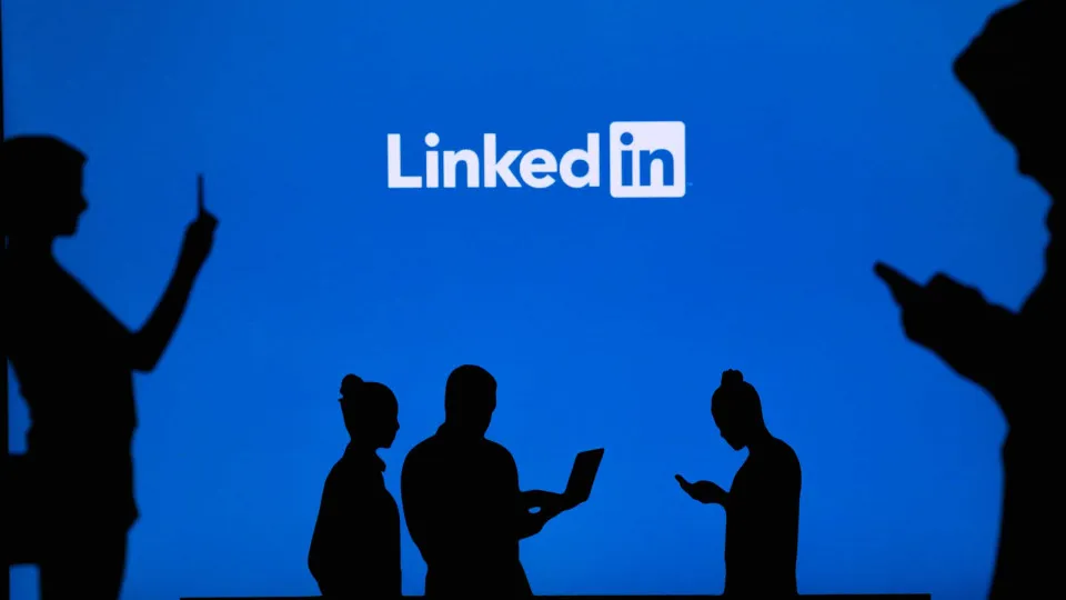 LinkedIn usará dados de usuários para treinar IA a partir de novembro