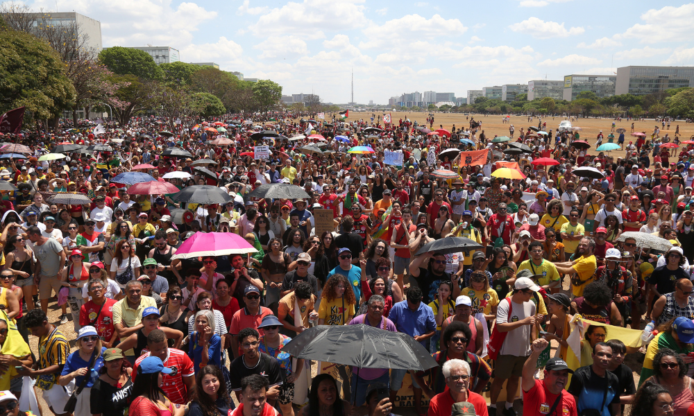Manifestantes ocupam ruas pelo país em atos contra anistia e PEC da Blindagem