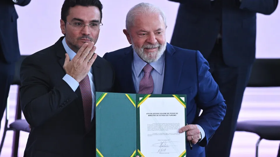 Ministro do Turismo abandona governo após ultimato do partido