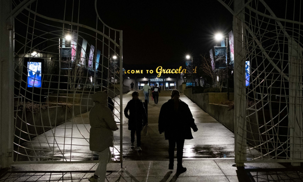 Mulher é condenada a mais de quatro anos de prisão por tentar vender casa de Elvis Presley