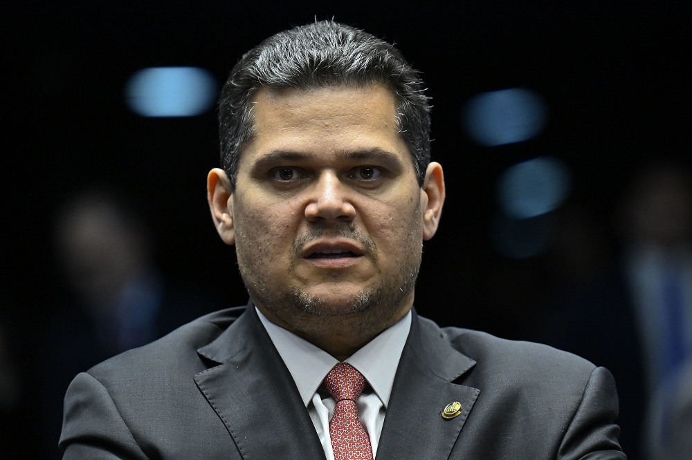 Presidente do Senado arquiva a PEC da Blindagem após projeto ser derrotado na CCJ
