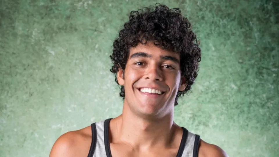 Quem é Igor Fernandez, ator de ‘Máscaras de Oxigênio Não Cairão Automaticamente’