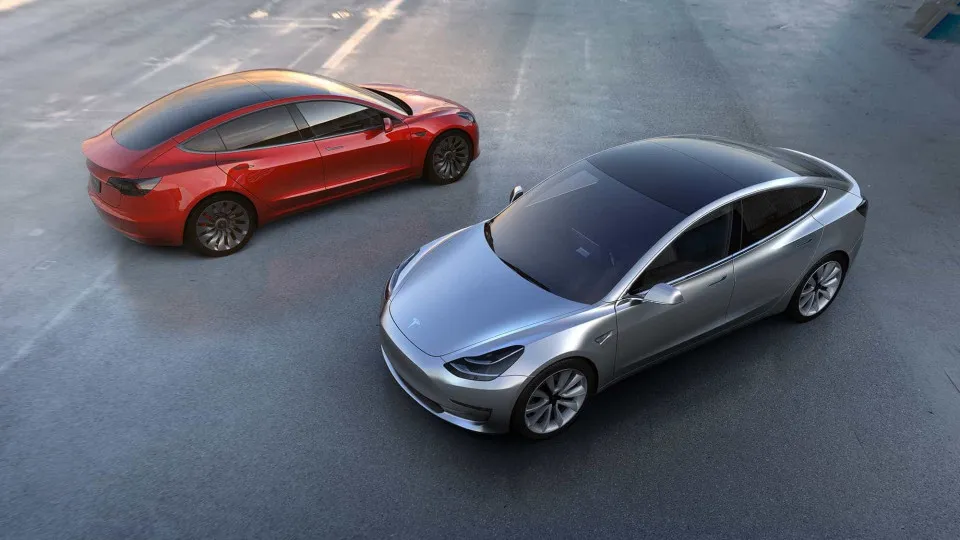 Tesla reduz preço de versão do Model 3 na China para enfrentar concorrência
