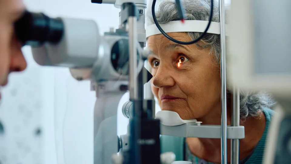 Um exame oftalmológico anual pode detectar Alzheimer precocemente