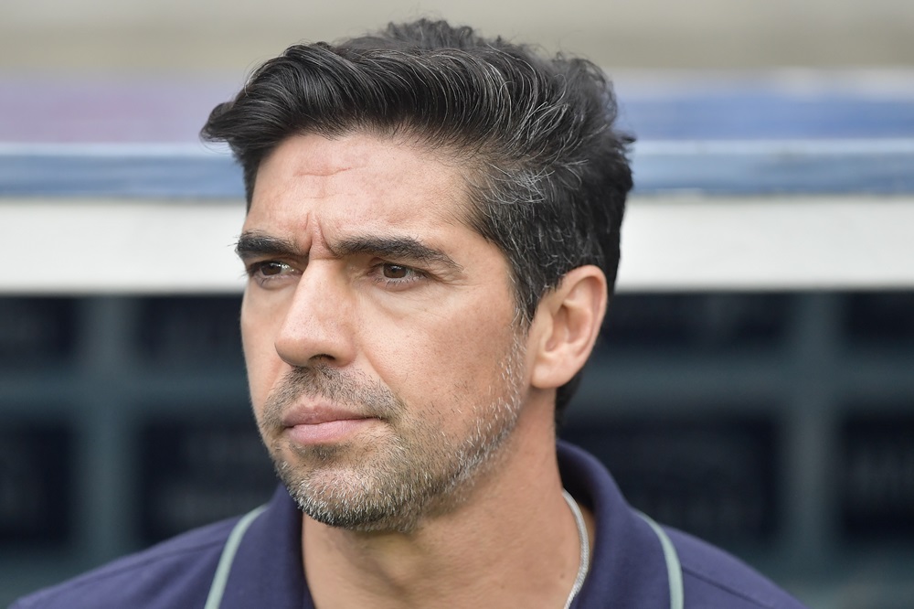 Abel Ferreira evita reclamar, mas acompanha críticas a Wilton Sampaio em Flamengo x Palmeiras