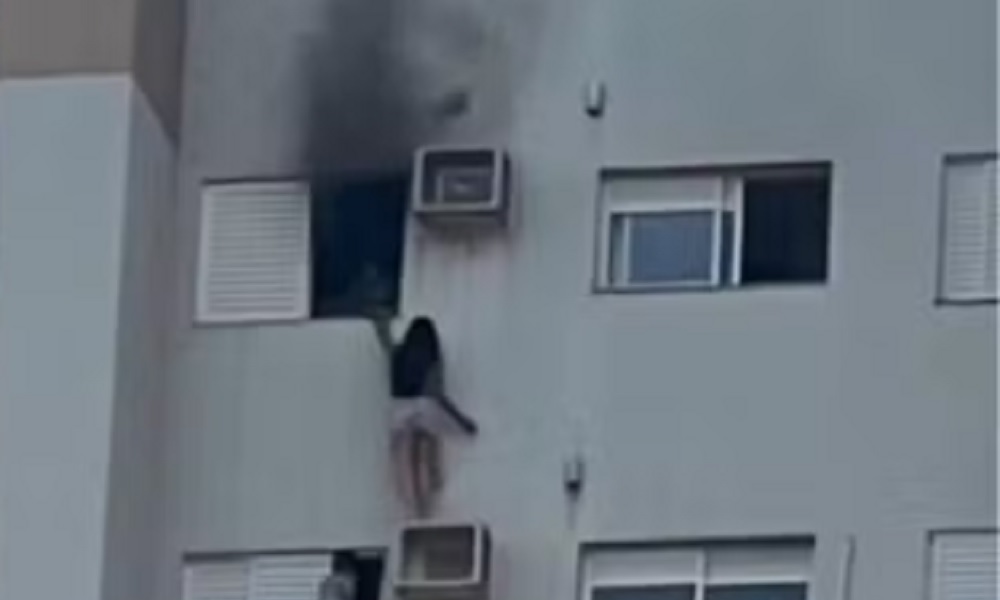 Advogada que se pendurou no 12º andar para salvar família de incêndio está em estado gravíssimo