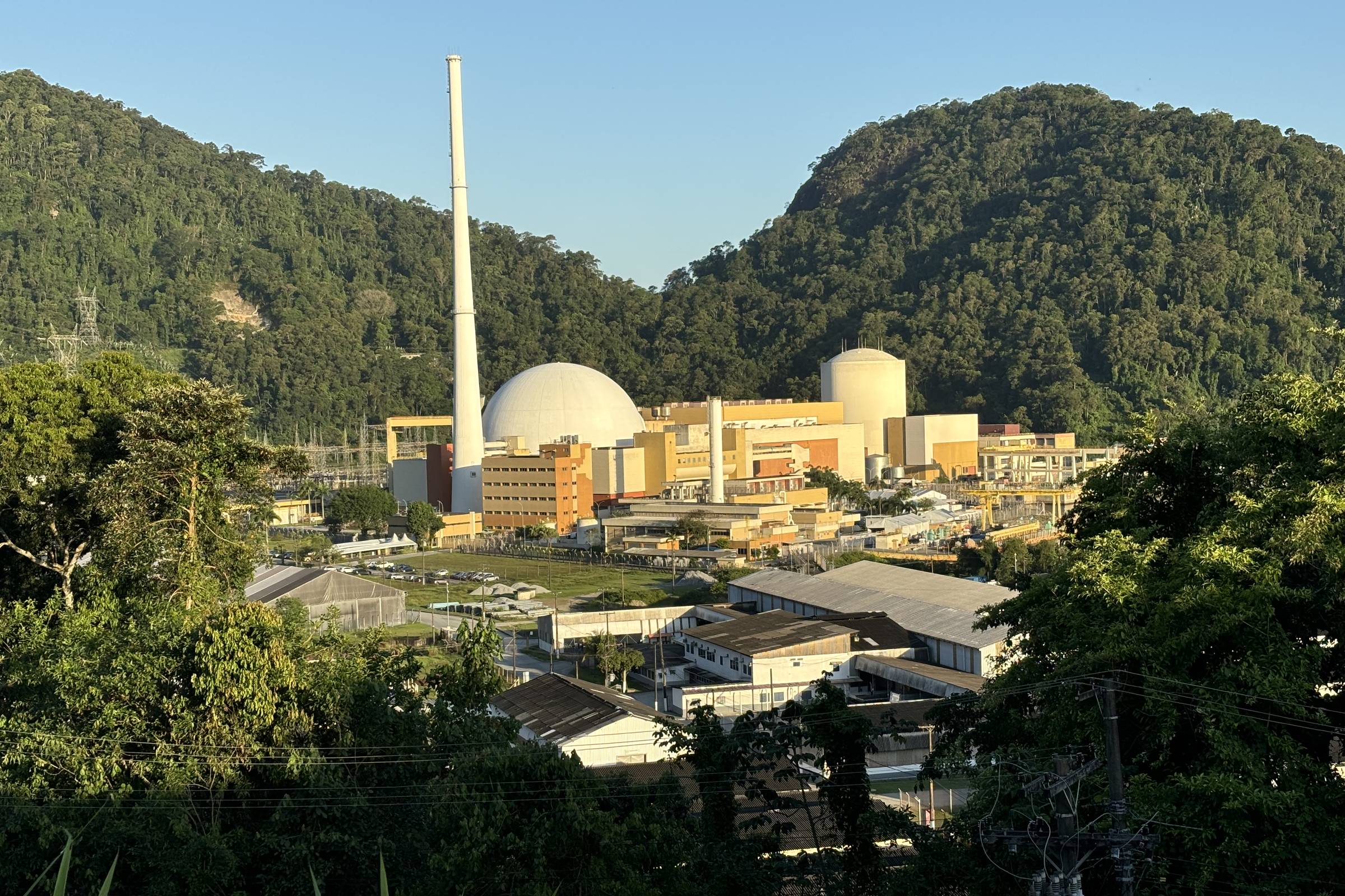 Âmbar, dos irmãos Batista, tem pela frente dívidas e buraco no caixa da Eletronuclear – 25/10/2025 – Mercado