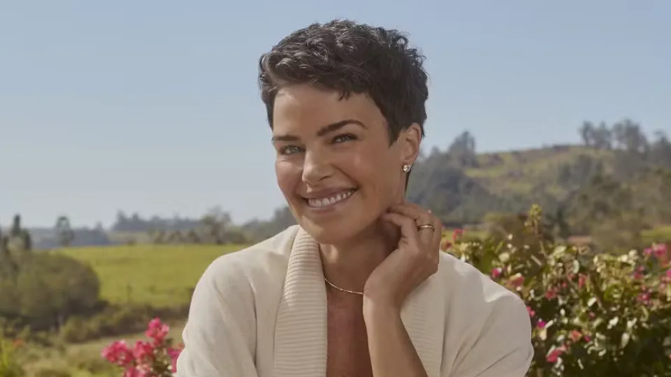 Ana Paula Arósio grava chamada inédita para a Globo e anima público