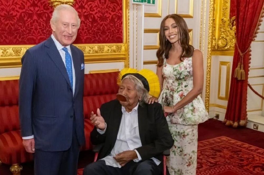 Anitta e Cacique Raoni são recebidos pelo Rei Charles III na Inglaterra