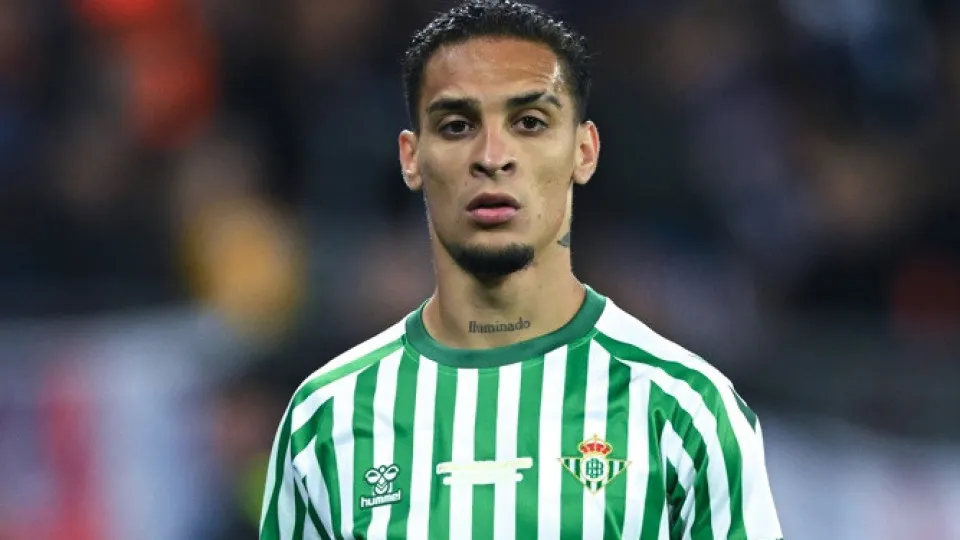 Antony brilha, marca nos acréscimos e garante empate em Villarreal x Betis