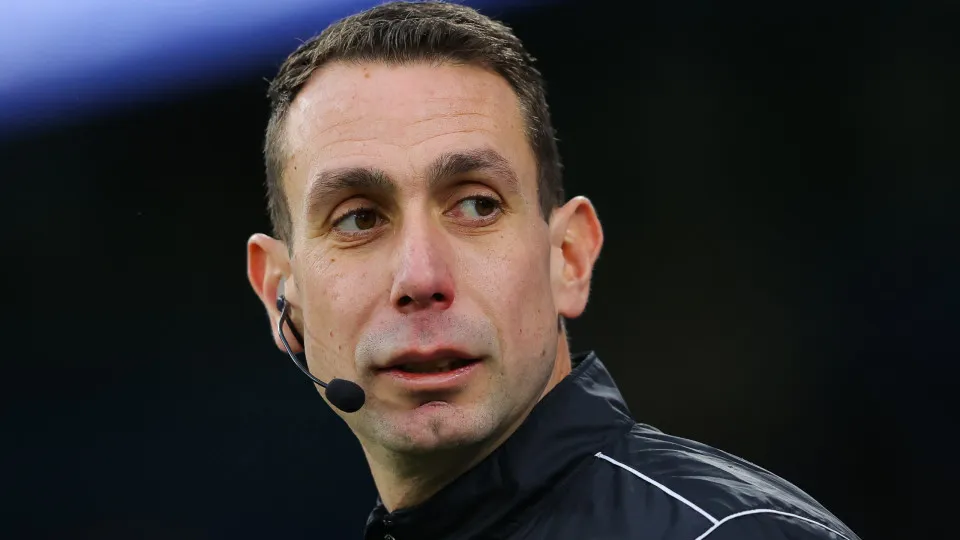 Árbitro inglês se declara como culpado em caso de pornografia infantil