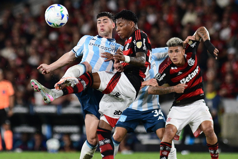 Áudio do VAR aponta ‘golpe na genital’ como motivo da expulsão de Plata na Libertadores