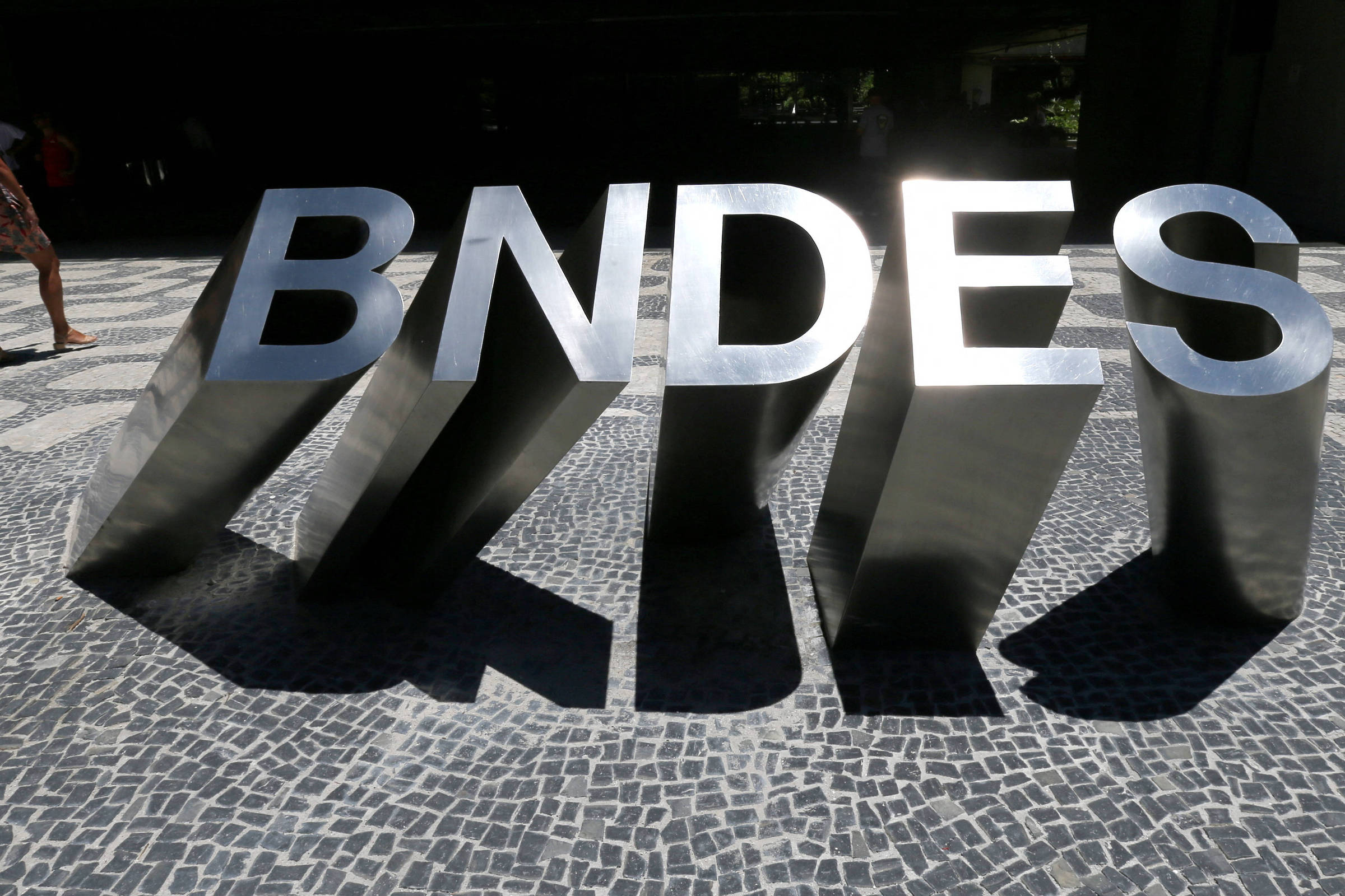 BNDES irá investir até R$ 1 bilhão em ETFs – 29/10/2025 – Mercado
