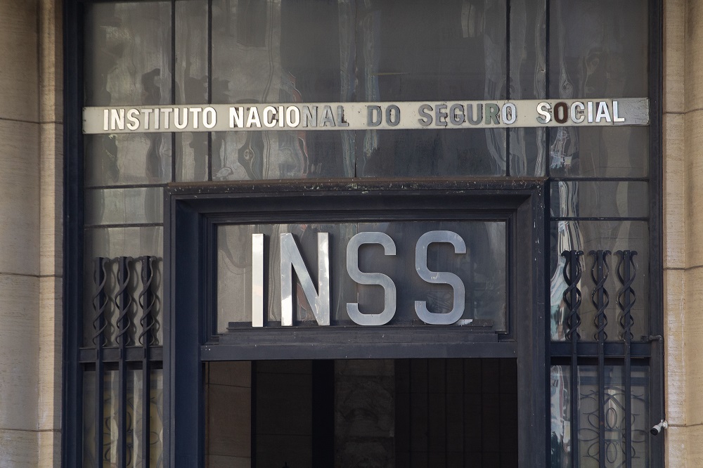 Banco Inter diz ter sido surpreendido por suspensão de novos consignados pelo INSS