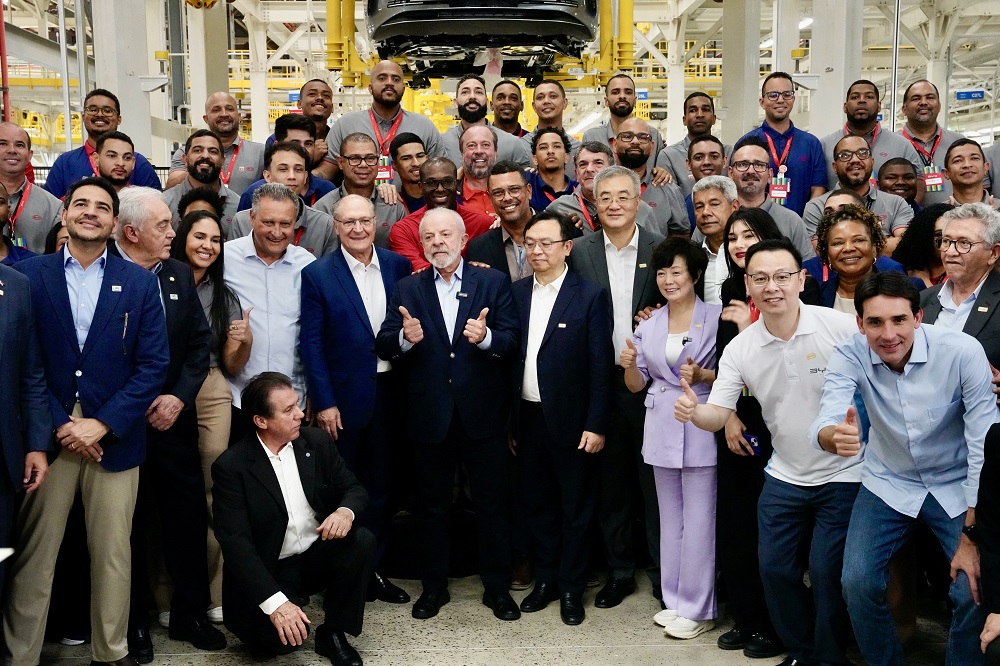 Brasil não tem preferência por países, diz Lula em inauguração de fábrica da chinesa BYD