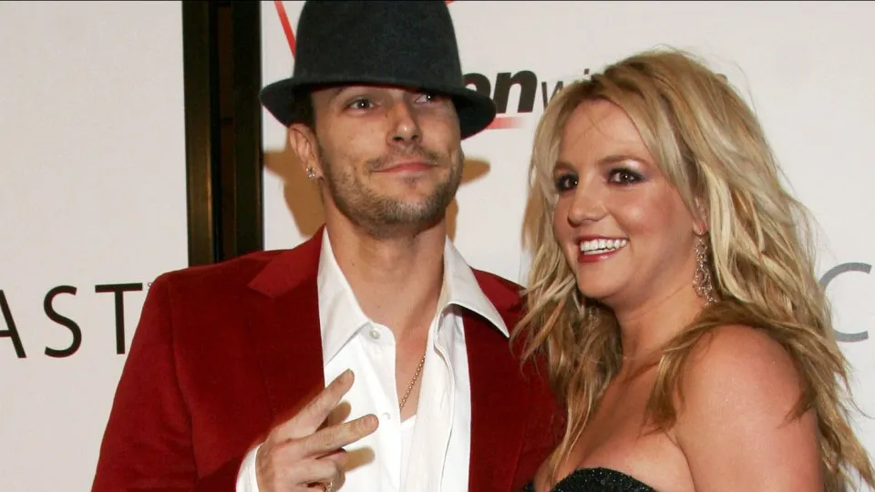 Britney Spears vigiava filhos dormindo com uma faca, diz ex-marido