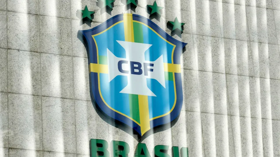 CBF quer árbitros profissionais em 2027 e planeja garimpo de novos talentos