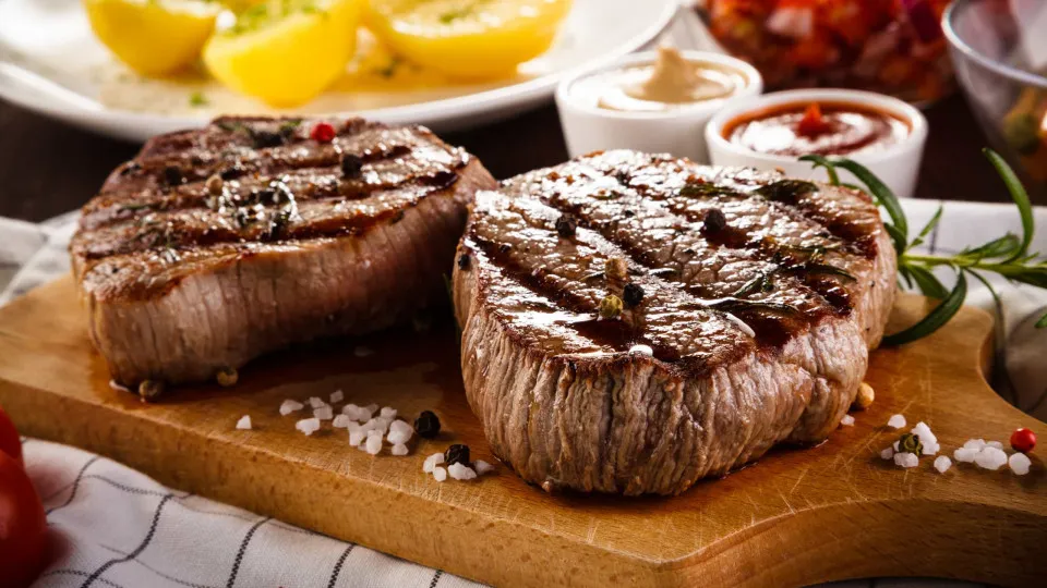 Chef ensina como preparar o bife perfeito em casa
