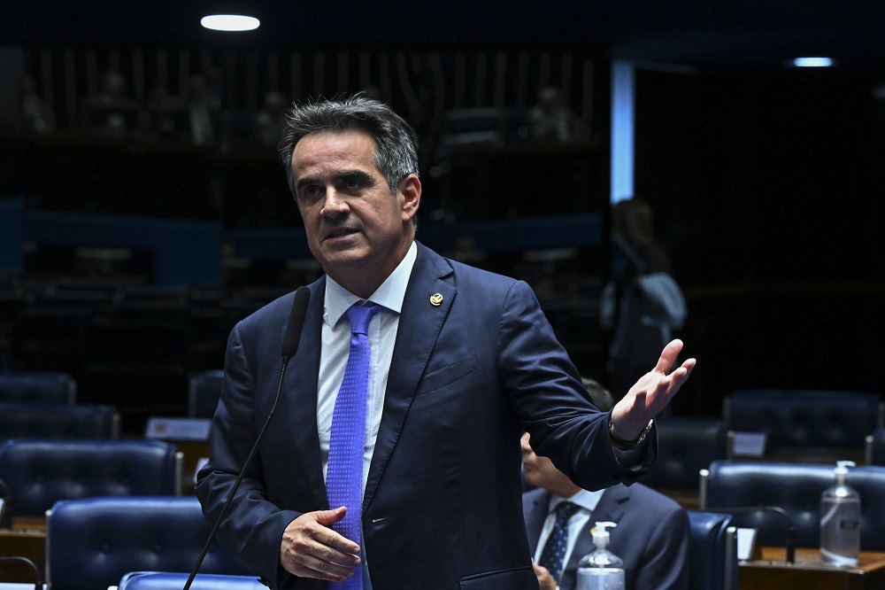 Ciro Nogueira e Eduardo Bolsonaro se falam por telefone após embate nas redes: ‘Tudo resolvido’