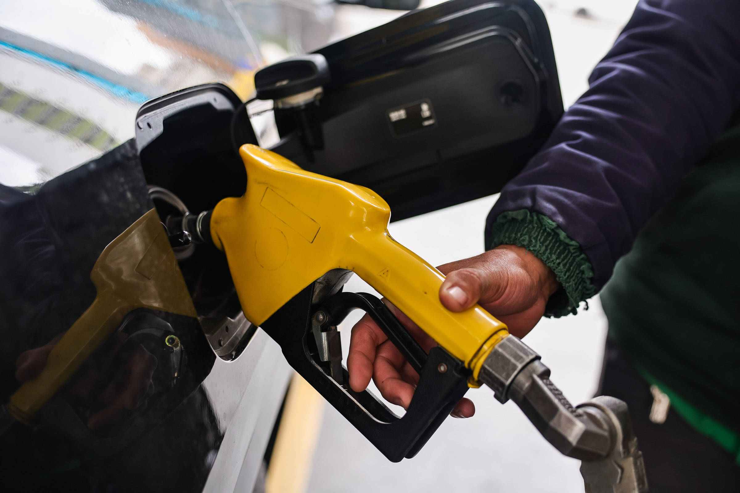 Cofres público perdem R$ 40 bi com combustíveis ilegais – 13/10/2025 – Painel S.A.