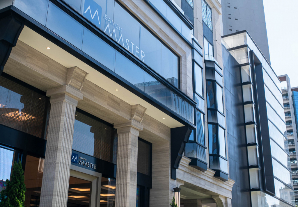 Crise no Banco Master expõe risco para empresas e fundos de pensão