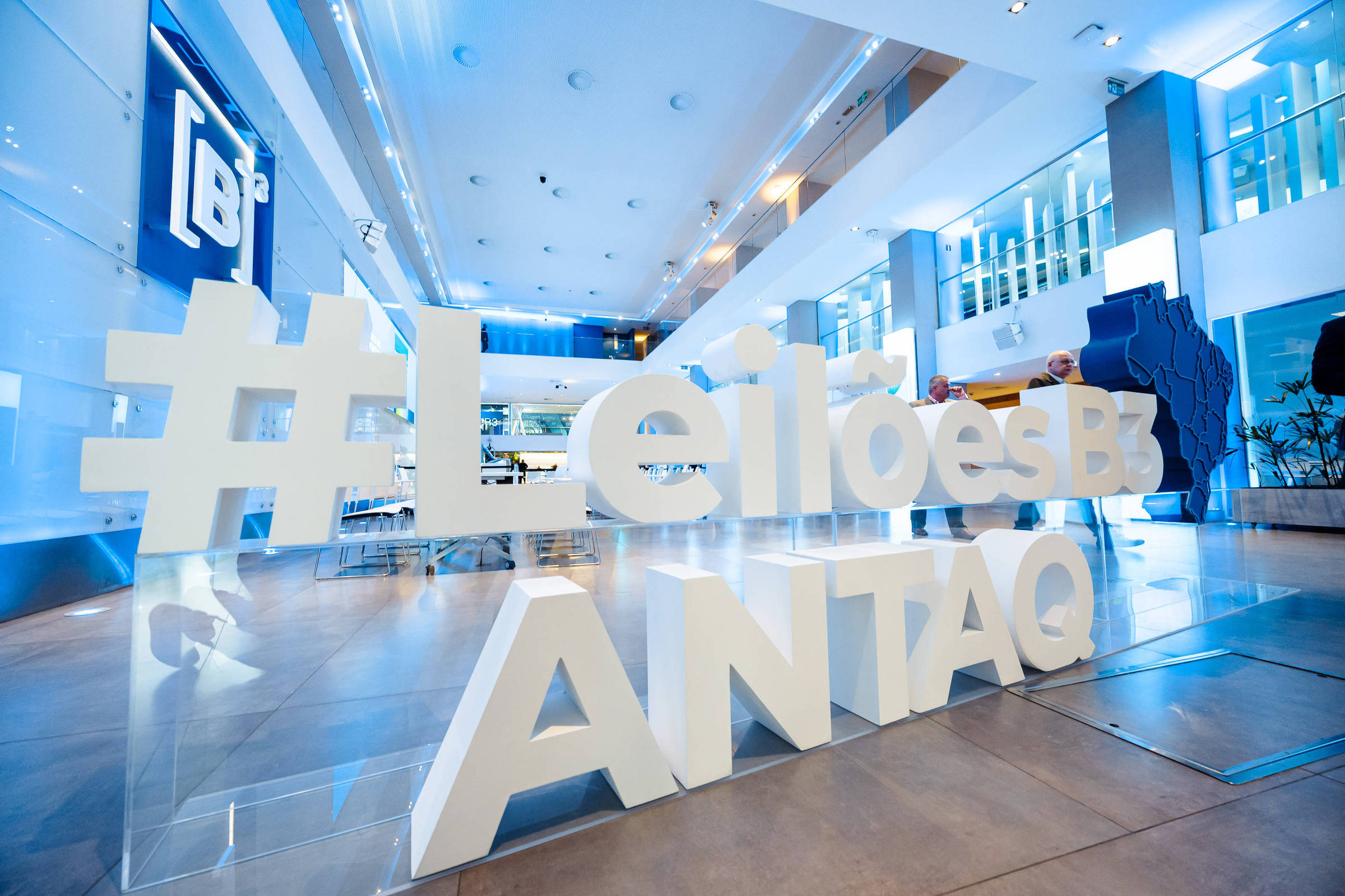 Empresa belga-brasileira leva 1º leilão de canal portuário – 22/10/2025 – Mercado