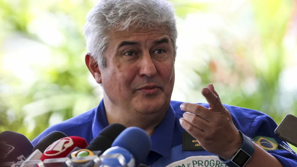 Empresa do senador Marcos Pontes usa espaço da FAB para oferecer serviços