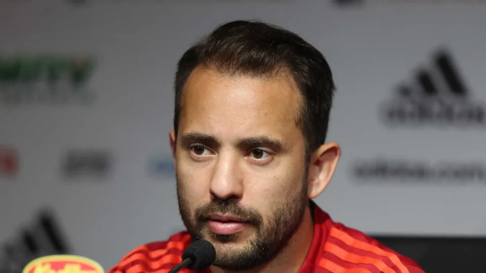 Everton Ribeiro anuncia que está em tratamento contra câncer