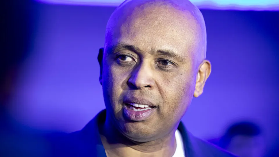 Ex-goleiro da seleção é detido em Portugal por posse de arma, diz jornal