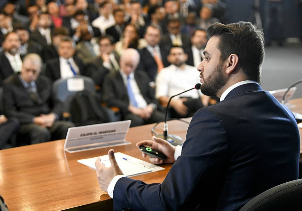 Filipe Martins pede que Moraes reverta decisão que destituiu seus advogados