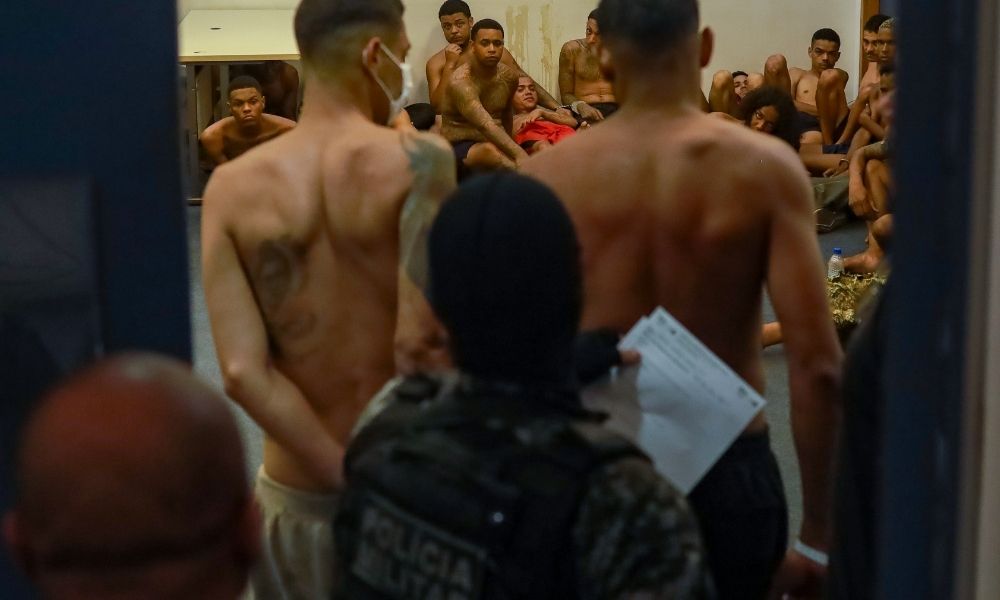 Governo autoriza transferência de presos a pedido de Castro, mas descarta GLO por ora