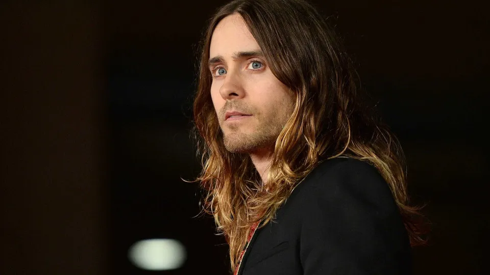 Jared Leto enfrenta fase difícil em Hollywood após fracasso em bilheteria
