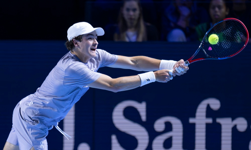 João Fonseca aposta na agressividade e bate gigante Perricard na estreia do ATP 500 da Basileia