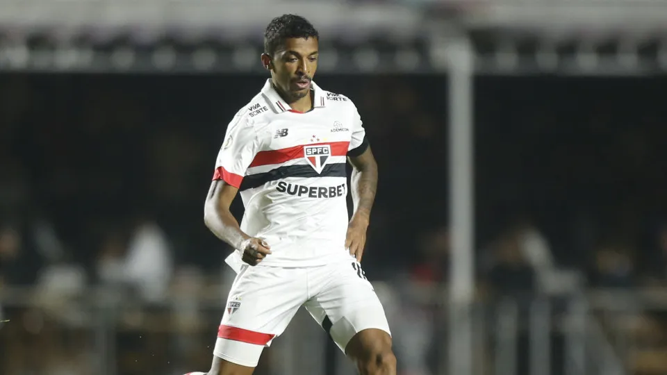 Luiz Gustavo não cogita aposentadoria, e futuro será definido em dezembro