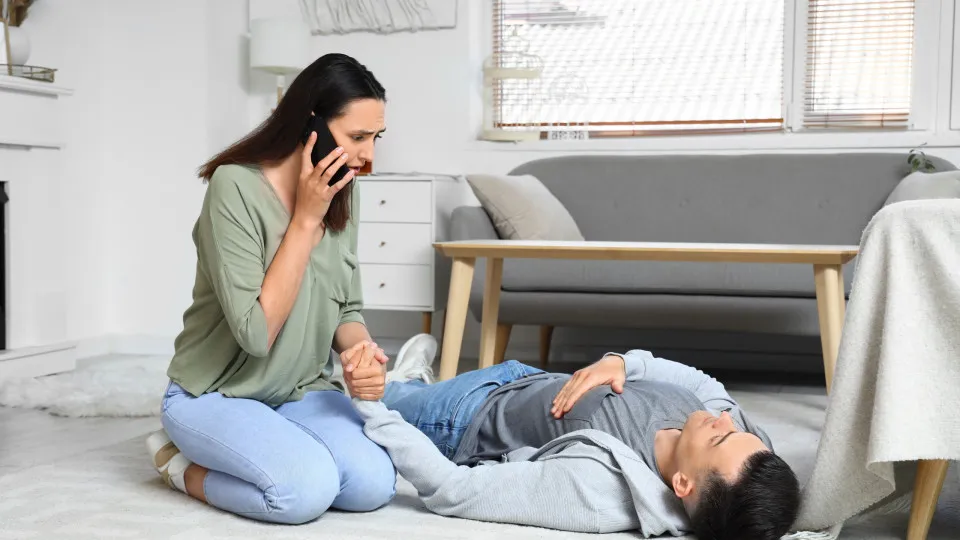 Mal súbito: entenda as causas, sintomas e como agir em emergências