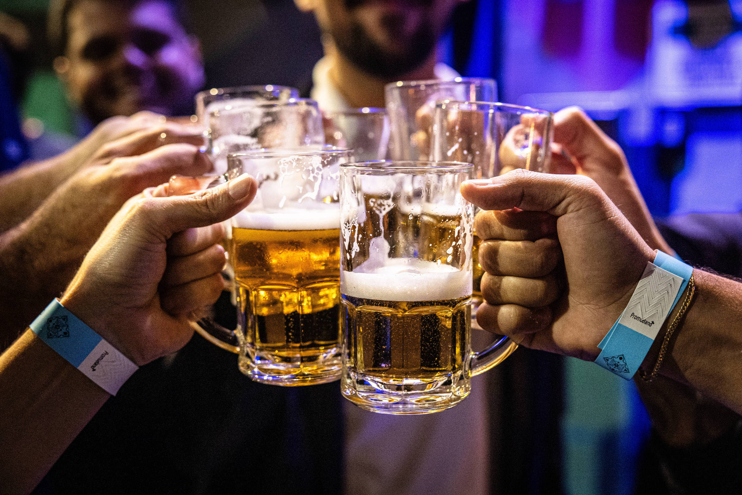 Metanol: vendas em bares e restaurantes caem 4,9% – 20/10/2025 – Mercado