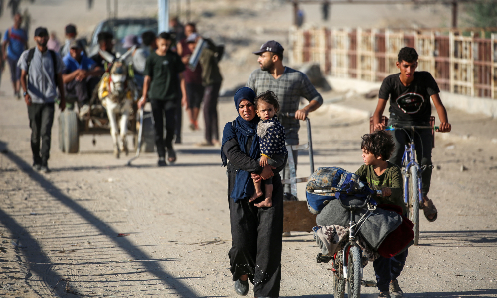 Palestinos retornam à devastada Cidade de Gaza no segundo dia do cessar-fogo entre Israel e Hamas