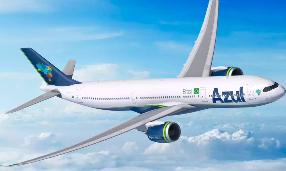 Passageiros da Azul têm voo cancelado quatro vezes em Madri, ficam sem informações, comida e têm hotel negado