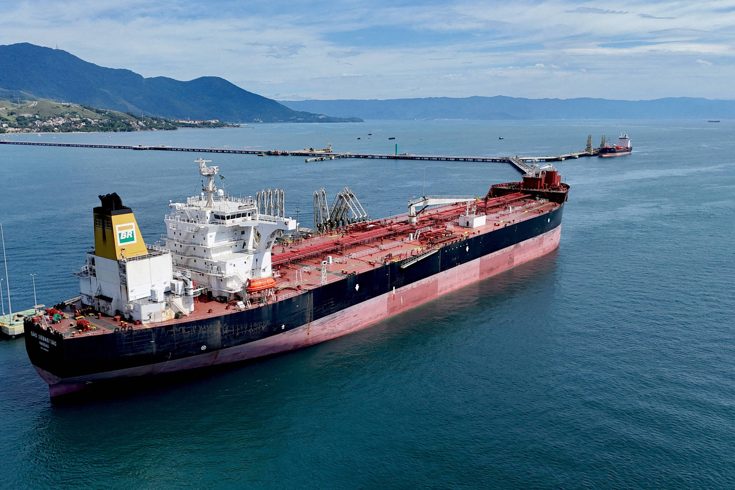 Petrobras bate recorde de exportação de petróleo – 25/10/2025 – Mercado
