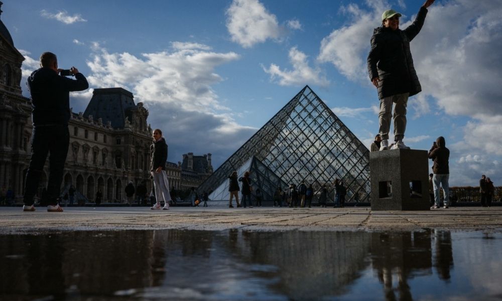 Louvre priorizou aquisições de obras em vez de investir na segurança, diz Tribunal francês