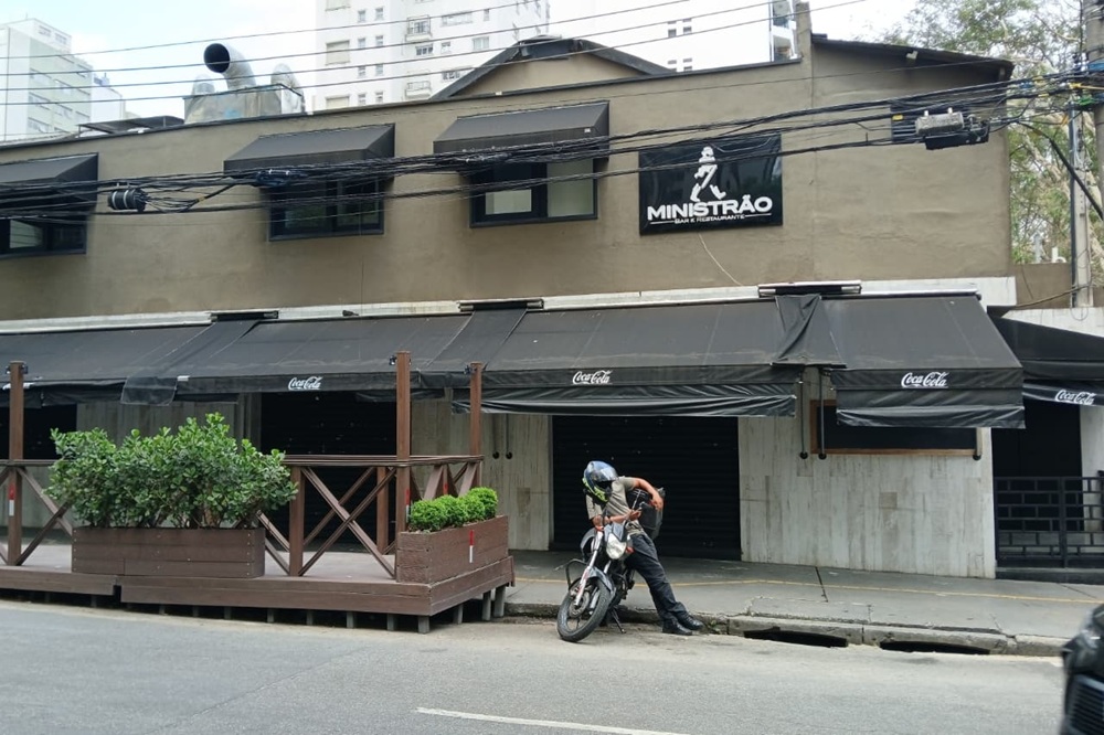 Vendas em bares e restaurantes caem 4,9% em setembro, aponta Abrasel