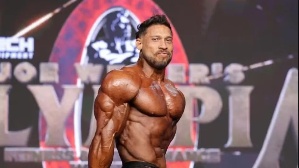 Ramon Dino leva título inédito do Mr. Olympia após bater duas vezes na trave