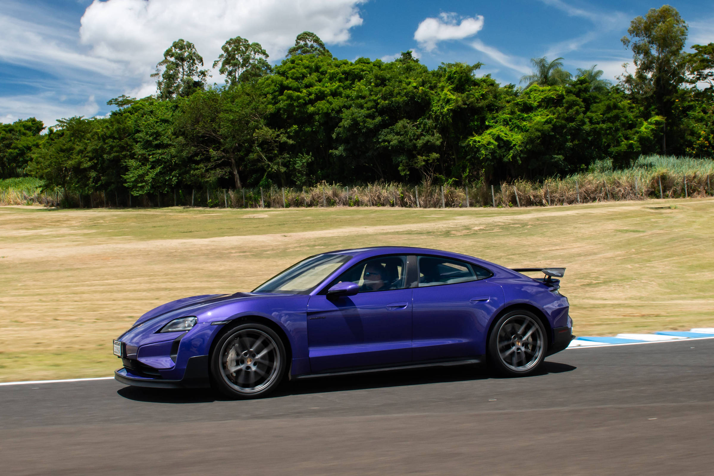 Ranking: Porsche elétrico é novo recordista de desempenho – 06/10/2025 – Mercado