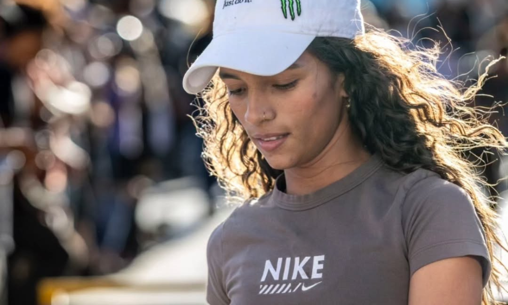 Rayssa Leal erra manobras, sofre quedas e fica fora das finais na SLS de Paris